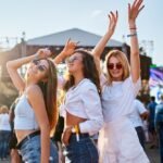 Internet Chicks: Exploring Online Communities & Trends